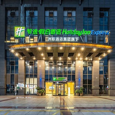Holiday Inn Express Chongqing Guanyinqiao By Ihg Екстер'єр фото