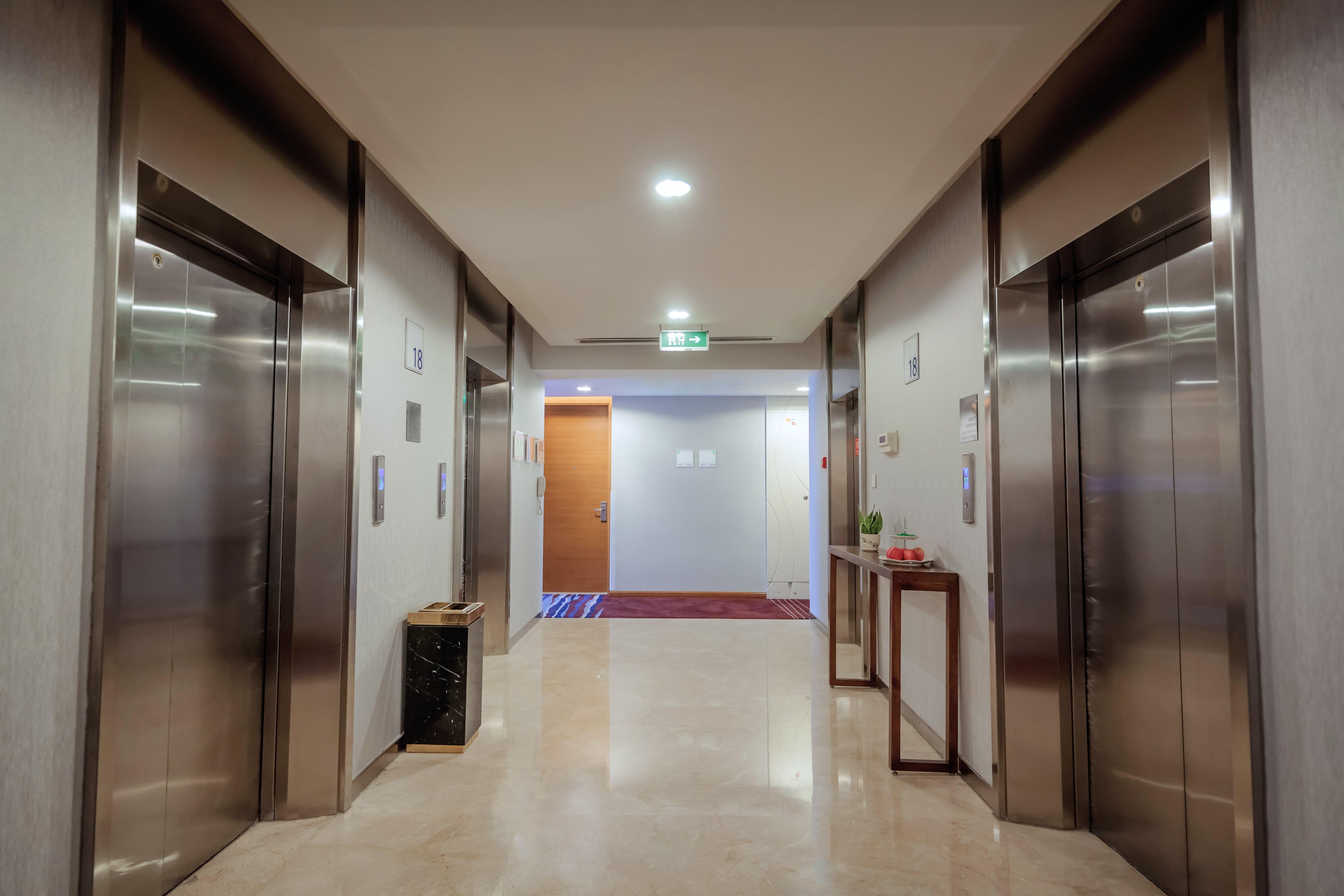 Holiday Inn Express Chongqing Guanyinqiao By Ihg Екстер'єр фото