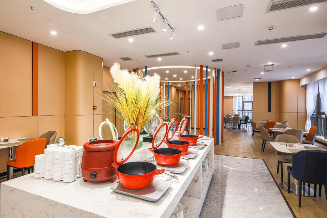Holiday Inn Express Chongqing Guanyinqiao By Ihg Екстер'єр фото