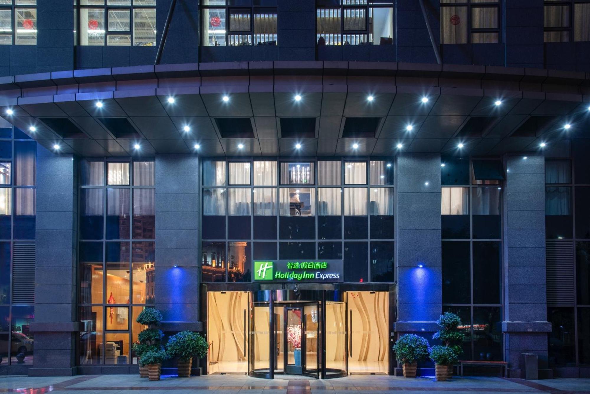 Holiday Inn Express Chongqing Guanyinqiao By Ihg Екстер'єр фото