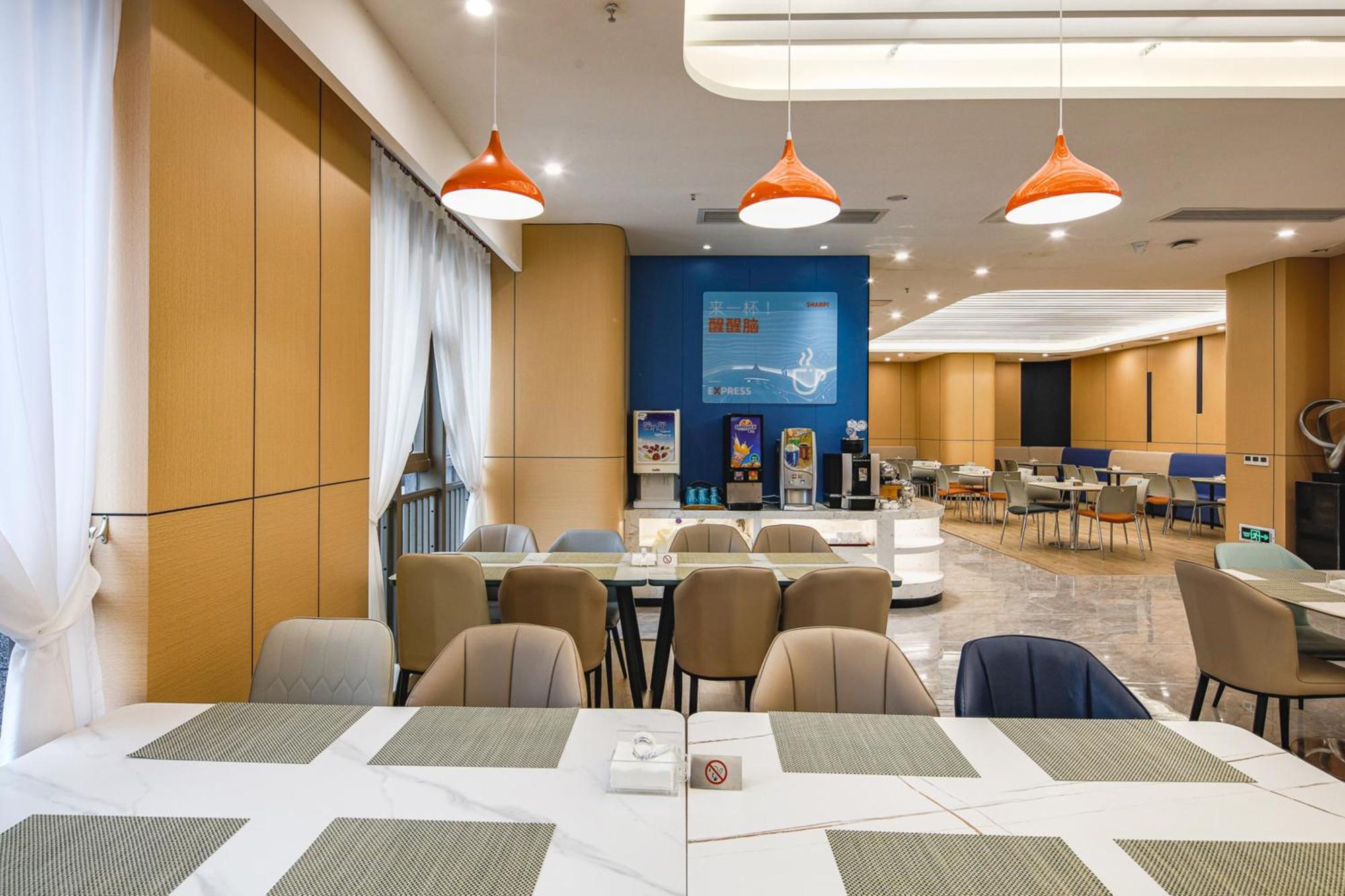 Holiday Inn Express Chongqing Guanyinqiao By Ihg Екстер'єр фото